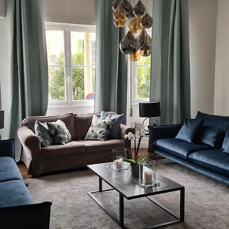 Maison De A A 450 Metres De La Croisette *